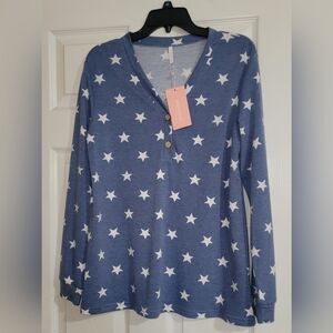 NWT Women's Blue Star Pattern Long Sleeve Top With Buttoned Neckline NEW